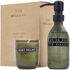 Ce bel ensemble se compose d'un distributeur de savon pour les mains et d'une bougie parfumée avec un joli parfum ambré foncé. Le savon pour les mains est livré dans une bouteille en verre de 250 ml avec distributeur et est biodégradable et exempt de parabènes, d'huile de palme, de PEG, de SLS et de SLES. La bougie parfumée (150 g) est fabriquée à partir de cire de colza et brûle complètement, ce qui rend le pot réutilisable. Fabriqué aux Pays-Bas.