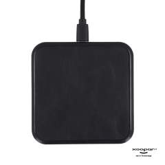 Un chargeur sans fil qui recharge vos appareils très rapidement. Avec ce chargeur, vous n'aurez pas à attendre longtemps avant de pouvoir utiliser à nouveau vos appareils. Le cuir recyclé en fait également une alternative durable au chargeur normal. Les produits Xoopar ne peuvent pas être vendus en France et en Espagne.