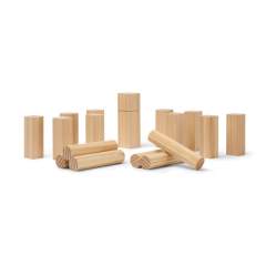 Das Kubb-Minispiel ist ein lustiges und fesselndes Spiel, das die perfekte Freizeitbeschäftigung für Freunde und Familie ist. Diese handliche Mini-Version des klassischen schwedischen Spiels Kubb ist ideal zum Mitnehmen und Spielen, wo immer es Ihnen passt. Das Set enthält einen König, zehn Kubbs und sechs Wurfstifte aus FSC®-zertifiziertem Kiefernholz. Ziel des Spiels ist es, die fünf Kubbs des Gegners umzuwerfen und dann den König zu stürzen, um das Spiel zu gewinnen. Das Spiel ist in einem praktischen Canvas-Beutel mit Netzrückseite verpackt und kann so leicht mitgenommen werden. Eine Spielanleitung ist im Lieferumfang enthalten.