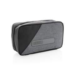 Gardez vos affaires propres où que vous alliez, en tuant jusqu'à 99,9 % des bactéries présentes sur les objets placés dans la pochette. Parfait pour désinfecter vos clés et votre téléphone pendant vos déplacements, en 5 minutes en mode rapide ou en 10 minutes pour une propreté totale. Les trois voyants LED UV-C à l'intérieur sont non toxiques et sans mercure. La conception garantit également que la lumière LED UV-C s'éteint automatiquement lorsque la poche de stérilisation est verrouillée par la fermeture à glissière et la fermeture magnétique, afin que l'utilisateur ne soit pas exposé à la lumière UV-C. Avec une batterie intégrée de 400 mAh pour nettoyer partout où vous en avez besoin. Matériau extérieur : polyester 600D et PU. Micro-câble en TPE pour chargement inclus.  Longueur d'onde UV-C 270nm-280nm.