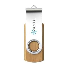 Uit voorraad leverbaar! USB stick (versie 2.0) van bamboe met carbon finish, voor het veilig en handzaam bewaren en vervoeren van bestanden. Direct klaar voor gebruik door "Plug&Play" systeem. Bruikbaar onder Windows, Mac en Linux. Per stuk in een kraft doosje. Extra mogelijkheden: data upload verwijderbaar/onverwijderbaar, jouw logo als computerdrive.