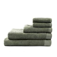 Handtuch aus 68% Baumwolle und 32% Lyocell. Lyocell ist eine Naturfaser, die aus zertifizierten Wäldern gewonnen wird. Das Verfahren ist so energie- und chemieeffizient wie derzeit möglich. Die Mischung ergibt ein kühles, weiches und strapazierfähige...