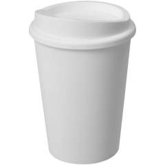 Le gobelet à paroi simple Americano® Switch est parfait pour les cafés à emporter. D'une capacité de 300 ml et doté d'un couvercle à clipser, il est idéal pour remplacer les verres à usage unique. Le gobelet passe au lave-vaisselle, au micro-ondes et ne contient pas de bisphénol A. Dans la famille Americano® Switch, vous pouvez personnaliser votre gobelet en y ajoutant un couvercle et une poignée. Fabriqué au Royaume-Uni et Emballé dans un sac en plastique PE recyclé.