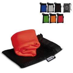 Rafraisseur réutilisable et indispensable pour toutes activités sportive. Cette serviette rafraîchissante réduit la température corporelle. L'eau contenue dans la serviette s'évapore dans l'air et abaisse la température du corps et de l'air environna...
