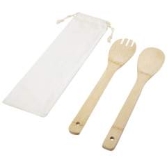 Set met een saladelepel en vork van bamboe, die handig is voor alledaagse familiediners. De gebruikte bamboe wordt ingekocht en geproduceerd volgens duurzame normen.