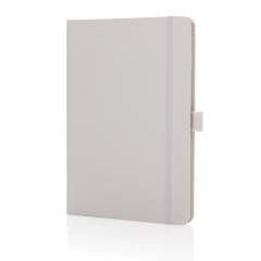 Notieren Sie Ihre Gedanken und kreativen Inspirationen in diesem eleganten A5-Notizbuch aus recyceltem, gebundenem Lederfaserstoff mit RCS-Zertifikat.  Das stilvolle Notizbuch ist mit 80 Blatt/160 Seiten hochwertigem 70gr/m² weißem, liniertem RCS-zertifiziertem Recyclingpapier ausgestattet. Ein vertikales Gummiband und eine bequeme Stiftschlaufe machen das Notizbuch noch praktischer und charmanter. Gesamter recycelter Inhalt: 75%, bezogen auf das Gesamtgewicht des Artikels.<br /><br />NotebookFormat: A5<br />NumberOfPages: 160<br />PaperRulingLayout: Linierte Seiten