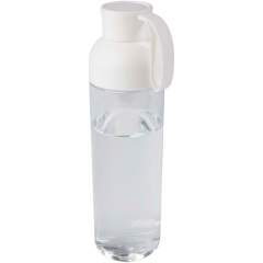 De Illuminate RPET waterfles is gemaakt van gerecycled plastic en heeft een comfortabel siliconen handvat om hem gemakkelijk mee te nemen. De fles heeft een inhoud van 600 ml en past gemakkelijk in het zijvak van een rugzak en in de meeste bekerhouders van auto's. De tweedelige constructie maakt schoonmaken eenvoudig. BPA-vrij.