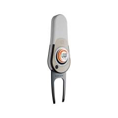 Lichtgewicht inklapbare pitchfork gemaakt van hoogwaardig ABS kunststof, voorzien van een magnetische ball marker met doming