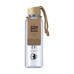 WoW! Bouteille d'eau réutilisable et recyclée. Le corps est composé à 100% de RPET. Avec bouchon à vis étanche en bambou auquel est fixé un cordon de transport pratique. Le design fin est particulièrement agréable à tenir. Ne passe pas au lave-vaisselle. Certifié GRS. Matière recyclée totale : 73%. Capacité 700 ml.