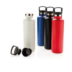 Pulverbeschichtete, doppelwandig isolierte Vakuumflasche mit schwarzem Griff. Der 2-in-1 Deckel mit Filter eignet sich perfekt für Tee oder als Aromafach. Die Flasche für alle Anlässe! 304 SS innen und 201 SS außen hält Ihre Getränke für bis zu 5h wa...