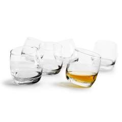 Set aus 6 Bechern. Dies ist ein schwedisches Original von Sagaform und zu Recht einer der Klassiker. Ein Glas, das so konzipiert ist, dass man es lange Zeit benutzen und schätzen kann. Perfekt für Whisky, aber auch für Wasser oder zum Servieren eines Desserts und warum nicht einfach als Saftglas.