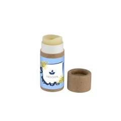 High quality vegan lip balm in compostable round FSC cardboard case. Dermatologically tested, produced in Germany according to the European Cosmetics Regulation 1223/2009/EC.