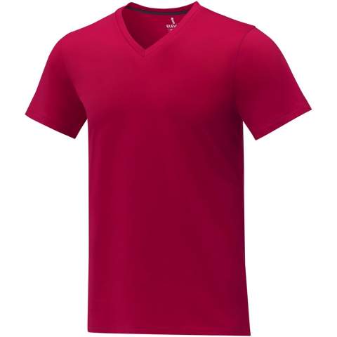 The Somoto short sleeve men's V-neck t-shirt made of 160 g/m² cotton is perfect for any occasion and a comfortable addition to any wardrobe. The ringspun cotton provides a stronger and smoother yarn, resulting in a more durable fabric that guarantees high quality branding. The V-neck design adds a touch of style and the side seams ensure a great fit. The printed in-neck Elevate branding also adds to its overall comfort, and the re-enforced shoulders ensure a continuous fit even after long-term use.