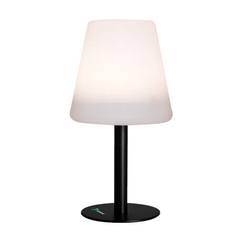 Gusta solar tafellamp in een strak en stijlvol design. Deze lamp heeft een metalen voet en een lampenkap van stevig kunststof. Met 2 lichtstanden: een stand voor gezellige sfeerverlichting en een stand met fel licht geschikt voor het lezen van een boek. Oplaadtijd 6 tot 8 uur. Als de lamp volledig opgeladen is kun je hem 6 tot 8 uur op de lage lichtstand gebruiken en 3 tot 4 uur op de hoge lichtstand. De ideale lamp voor op het terras, op het balkon of op de camping, maar ook leuk voor binnen. Per stuk in doosje.