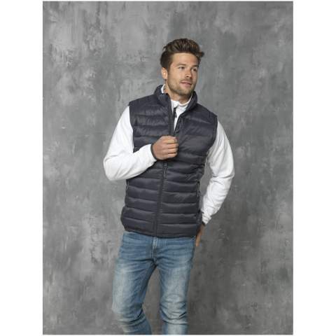 The Pallas men's insulated bodywarmer – a perfect blend of style and functionality. Stay protected from cold and wind with the inner stormflap featuring a chinguard. The bodywarmers's chest pocket with zipper closure provides a secure space for your essentials. The elasticated binding adds a stylish touch while ensuring a secure fit. Made of 38 g/m² of dull cire 380T nylon woven fabric, the bodywarmer offers a sleek and durable exterior. The padding and filling consist of fake down insulation made of polyester, providing lightweight warmth without compromising on comfort. 