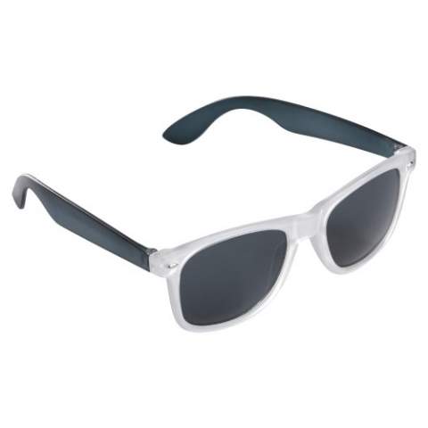 Trendy sunglasses with frosty coloured arms and frame. With UV400 filter.