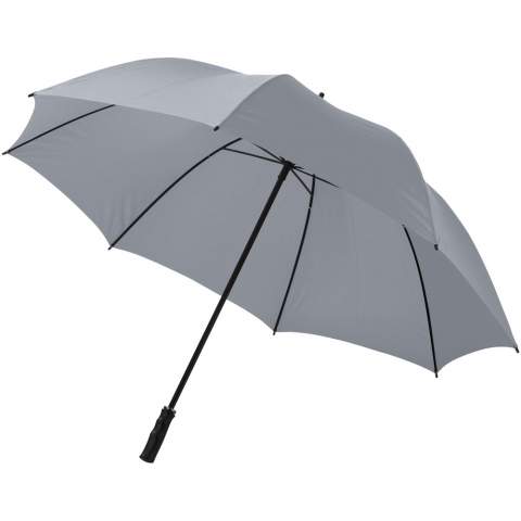 Trockene Spaziergänge im Regen ermöglicht der große Regenschirm Zeke 30". Der Zeke-Regenschirm bietet genug Platz, um 2 Personen trocken zu halten und lässt sich mit einem manuellen System leicht öffnen. Außerdem besteht der Schirm aus einem Metallschaft,  -rippen und einem leichten Kunststoffgriff. Der Zeke Regenschirm hat mehrere Möglichkeiten, ein Logo oder andere Firmenbotschaften zu platzieren und ist in verschiedenen Farben erhältlich.