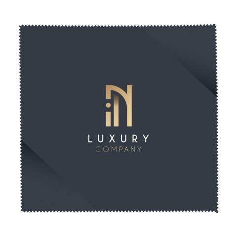 Praktisch microfiber schoonmaakdoekje (205 g/m²), een combinatie van 80% polyester en 20% nylon. Ideaal voor het schoonmaken van je bril of telefoonscherm. Dankzij het praktische formaat gemakkelijk op te bergen in een brillendoos. Incl. een all over full colour opdruk van excellente kwaliteit op 1 zijde. Per stuk verpakt in cellofaan.