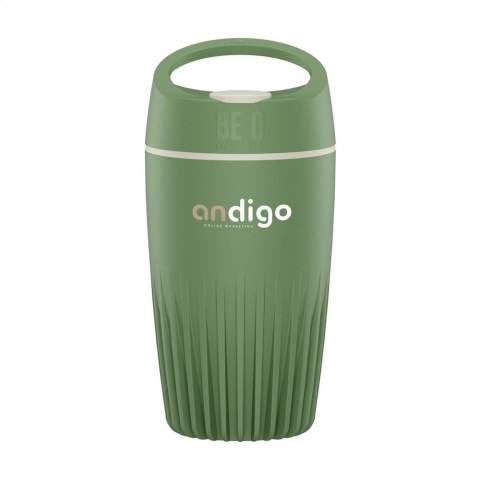 Reusable coffee mug from the BE O Lifestyle brand. A cup made from vegetable fats and oils derived from waste collected from catering establishments in the Netherlands. 100% recyclable. Odour- and taste-neutral. This spill proof designer cup is lightweight, easy to carry and comfortable to use. Fits in almost any coffee holder. Ideal on the go. EU-certified. Dishwasher-safe up to 65°C. Washing by hand is recommended to preserve the imprint. Capacity 340 ml. Dutch design. Made in Europe.