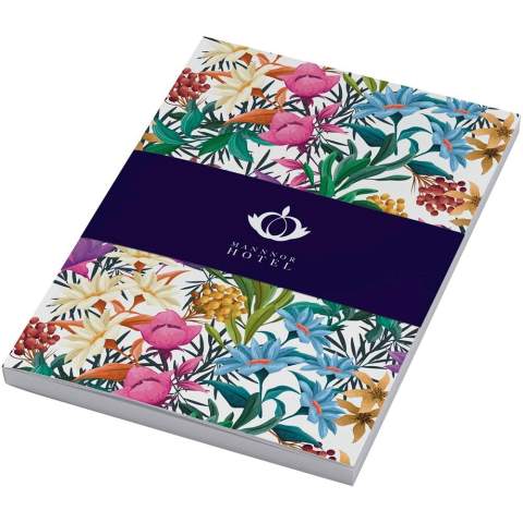 De Novella Austen A5 softcover notitieboek is een fantastisch cadeau voor liefhebbers van schrijfwaren, dankzij zijn veelzijdigheid. Het notitieboek bevat 100 vellen papier van 80 g/m². De vellen zijn standaard blanco, maar je kunt ook een ontwerp naar keuze toevoegen, zoals lijnen, ruiten of je eigen gepersonaliseerde ontwerp. De kaft is gemaakt van 320 g/m² karton en is verkrijgbaar in verschillende kleuren. Voor een echt "wow-effect" kun je bovendien de hele kaft (voor-, achterzijde en rug) voorzien van een fullcolour bedrukking. Gemaakt in het Verenigd Koninkrijk.