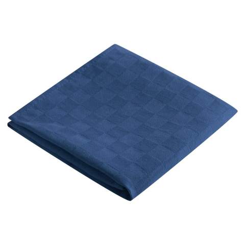 Mit diesem Geschirrtuch können Sie sich ab jetzt auf den Abwasch freuen! Je häufiger das tolle, 60 x 50 cm große Tuch aus 100% Baumwolle verwendet wird, umso weicher wird es. Dazu kommt, dass es super saugfähig ist, was das abtrocknen so viel angenehmer macht. Das zuverlässige Tuch mit 270 gr/m² kann mit einem Stick oder Transferdruck nach Ihren Wünschen veredelt werden, und eignet sich somit ideal als praktisches Werbegeschenk. Machen Sie den Abwasch zu einer positiven Erfahrung! 