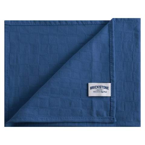 Mit diesem Geschirrtuch können Sie sich ab jetzt auf den Abwasch freuen! Je häufiger das tolle, 60 x 50 cm große Tuch aus 100% Baumwolle verwendet wird, umso weicher wird es. Dazu kommt, dass es super saugfähig ist, was das abtrocknen so viel angenehmer macht. Das zuverlässige Tuch mit 270 gr/m² kann mit einem Stick oder Transferdruck nach Ihren Wünschen veredelt werden, und eignet sich somit ideal als praktisches Werbegeschenk. Machen Sie den Abwasch zu einer positiven Erfahrung! 