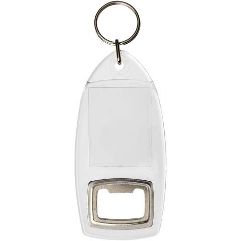 Transparenter R1-Schlüsselanhänger mit Flaschenöffner und metallenem Schlüsselring. Der Metallring bietet ein flaches Profil, das sich ideal für Mailings eignet. Abmessungen der Druckeinlage: 4,0 cm x 3,2 cm.
