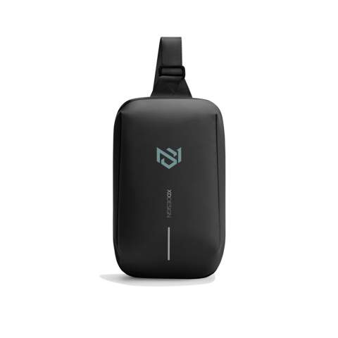 De Urban Bolt Sling is een veelzijdige verticale crossbody tas, ontworpen voor dagelijkse benodigdheden. Deze sling heeft een L-vormige brede opening van het hoofdvak met een uitbreidbaar gedeelte, wat gemakkelijke toegang tot je spullen biedt. Met het anti-diefstal ontwerp en Twist Lock ritstrekker blijven je bezittingen veilig. Het heeft voldoende capaciteit om een 8-inch iPad mini, portemonnee, paspoort en diverse kleine voorwerpen mee te nemen. De achterzak is perfect voor het discreet opbergen van contant geld, kaarten en waardevolle spullen. Combineert waterafstotendheid, duurzaamheid en stijl. De sling is gemaakt van zachte coating R-pet stof met de AWARE™ tracer. Met AWARE™ is het gebruik van echt gerecycled materiaal gegarandeerd. 17% gerecycled materiaal. Geregistreerd ontwerp®<br /><br />FitsLaptopTabletSizeInches: 8.0<br />PVC free: true
