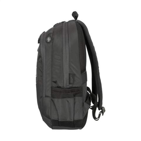 Sac à dos pour ordinateur portable de la marque italienne Tucano. Fabriqué à partir de matériaux issus du recyclage, dont 22 bouteilles en PET. Le compartiment principal est équipé d'un compartiment de rangement résistant aux chocs pour un ordinateur portable jusqu'à 17 pouces ou un MacBook Pro 16 pouces et d'une poche zippée en filet. Le compartiment plus petit comprend un compartiment de rangement antichoc pour une tablette, deux poches en filet pour accessoires et un passage pour câbles. Avec poche zippée à l'avant, poches latérales élastiques pour une bouteille et un parapluie et une sangle pratique pour trolley. La poignée confortable, les sangles rembourrées et réglables et le dos ergonomique assurent un confort de transport supplémentaire. Un sac à dos idéal avec une conception intelligente et beaucoup d'espace de rangement. Entièrement rembourré. Capacité env. 30 litres.