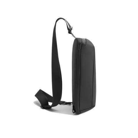 De Urban Bolt Sling is een veelzijdige verticale crossbody tas, ontworpen voor dagelijkse benodigdheden. Deze sling heeft een L-vormige brede opening van het hoofdvak met een uitbreidbaar gedeelte, wat gemakkelijke toegang tot je spullen biedt. Met het anti-diefstal ontwerp en Twist Lock ritstrekker blijven je bezittingen veilig. Het heeft voldoende capaciteit om een 8-inch iPad mini, portemonnee, paspoort en diverse kleine voorwerpen mee te nemen. De achterzak is perfect voor het discreet opbergen van contant geld, kaarten en waardevolle spullen. Combineert waterafstotendheid, duurzaamheid en stijl. De sling is gemaakt van zachte coating R-pet stof met de AWARE™ tracer. Met AWARE™ is het gebruik van echt gerecycled materiaal gegarandeerd. 17% gerecycled materiaal. Geregistreerd ontwerp®<br /><br />FitsLaptopTabletSizeInches: 8.0<br />PVC free: true