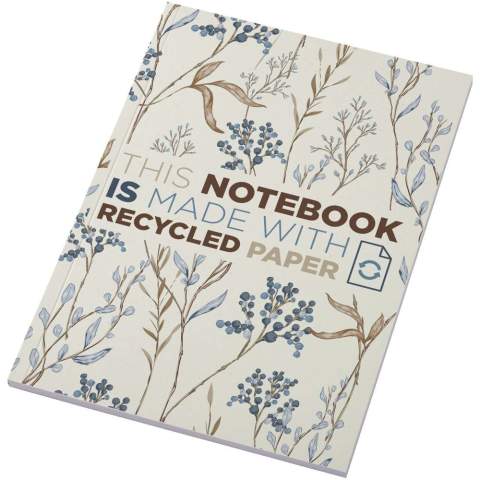 Het Novella Austen A5 notitieboek met gerecyclede zachte cover is een fantastisch cadeau dankzij de veelzijdigheid. Het notitieboek bevat 50 vellen gerecycled papier van 80 g/m². De vellen zijn standaard effen, maar je kunt er ook een ontwerp naar keuze aan toevoegen, zoals lijnen, vierkanten of je eigen ontwerp. De cover is gemaakt van 285 g/m² karton in verschillende kleuren. Voor een echt 'wow'-effect kun je ook de hele cover (voorkant, achterkant, rug) in full-colour bedrukken. Gemaakt in het Verenigd Koninkrijk.