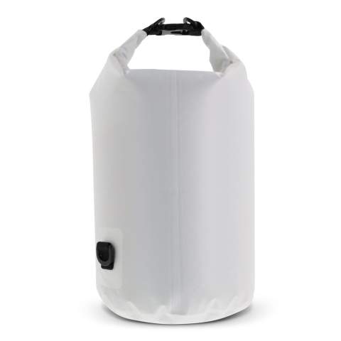 Waterwerende tas voor bijvoorbeeld op het strand, op de boot of tijdens een wandeling. Gevuld met lucht blijft de tas in noodgevallen ook tijdelijk op het water drijven. Met de extra ring en karabijnhaken is deze tas ook eenvoudig als schoudertas te gebruiken. Waterafstotend IPX6, bestand tegen hoge druk waterstromen uit alle richtingen. Houd de tas niet onder water.
