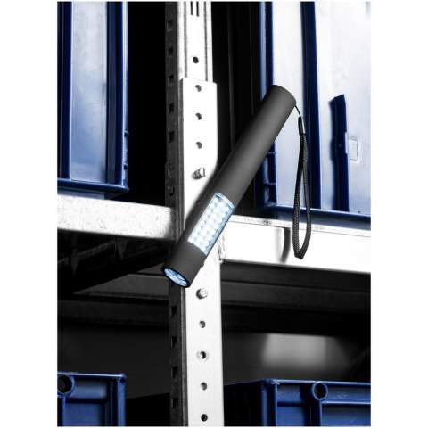 Slanke, magnetische zaklantaarn met 3 lichtstanden - 4 LED knipperlicht, 24 LED normaal licht en combinatie van beide. Magnetische achterzijde voor bevestiging op metalen oppervlakken, Aan-/uitdrukknop. Nylon draagriempje. Incl. batterijen. Geleverd in een STAC geschenkverpakking. Exclusief ontwerp.