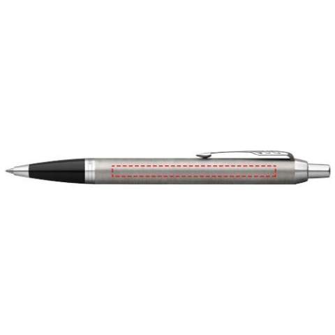 De Parker IM is een ideale partner met onbeperkt potentieel. De slanke taps toelopende vorm combineert naadloos met innovatieve ontwerpen om een opvallend statement te maken. De afwerkingen maken de pen compleet af, waardoor deze Parker pen het perfecte schrijfinstrument is voor studenten en professionals. De balpenpunt trekt zich terug met een prettige klik wat samen met de Quinkflow inkt zorgt voor een uitzonderlijk soepele en betrouwbare schrijfervaring. Voor gebruik met QUINK balpenvullingen en gelinktvullingen. Geleverd met één vulling en een Parker geschenkverpakking. Exclusief ontwerp.