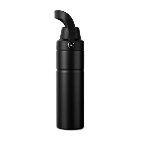 Een moderne en duurzame dubbelwandige vacuümfles van recycled roestvrij staal. Perfect ontworpen voor functionaliteit met een handig handvat, is deze fles ideaal voor avonturen. Het deksel heeft twee openingen: een slokvriendelijke bovenkant voor gemakkelijke toegang en een grotere opening voor moeiteloos bijvullen en eenvoudig schoonmaken. De dubbelwandige isolatie houdt je drankje tot 12 uur koud en tot 4 uur warm, zodat je tijdens je reis fris blijft. Niet geschikt voor de vaatwasser of magnetron, alleen handwas. Gecertificeerd door RCS (Recycled Claim Standard), RCS-certificering garandeert dat de hele toeleveringsketen van gerecyclede materialen gecertificeerd is. Het totale gerecyclede gehalte is gebaseerd op het totale productgewicht. Dit product bevat 65% RCS-gecertificeerd gerecycled roestvrij staal.<br /><br />HoursHot: 4<br />HoursCold: 12
