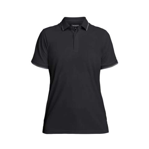 Een functioneel poloshirt is onmisbaar bij racketsporten en werkt net zo goed bij outdooractiviteiten en andere sporten.Het is gemaakt van 100% gerecycled polyester en sneldrogend, perfect voor als je je in het zweet werkt of op warme dagen. Het heeft een kraag met drie knopen en een discreet Tenson-logo op de linkerkant van de borst. Het heeft een normale pasvorm en is verkrijgbaar in alle maten van S tot 4XL.
