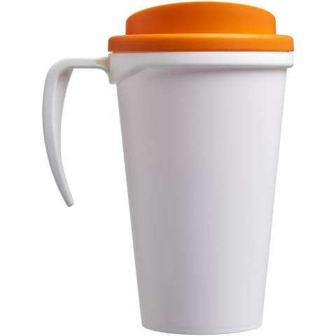 Doppelwandiger Isolierbecher mit Schraubverschluss und integriertem Griff. Mischen und kombinieren Sie Farben, um Ihren perfekten Becher zu kreieren. Hergestellt in Großbritannien. Präsentiert in einer weißen Geschenkschachtel. BPA-frei. EN12875-1-konform, spülmaschinen- und mikrowellengeeignet. Verpackt in einem recycelten PE-Kunststoffbeutel.
