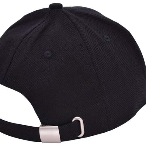 The canvas sandwich cap has six panels of brushed cotton. A different colour is sandwiched between the top and bottom than the colour of the rest of the cap. Made of canvas-cotton, the sturdiest textile fabric available. This stylish cap has a reinforced front and an adjustable, silver buckle closure.