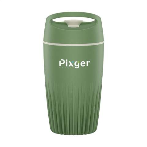 Reusable coffee mug from the BE O Lifestyle brand. A cup made from vegetable fats and oils derived from waste collected from catering establishments in the Netherlands. 100% recyclable. Odour- and taste-neutral. This spill proof designer cup is lightweight, easy to carry and comfortable to use. Fits in almost any coffee holder. Ideal on the go. EU-certified. Dishwasher-safe up to 65°C. Washing by hand is recommended to preserve the imprint. Capacity 340 ml. Dutch design. Made in Europe.