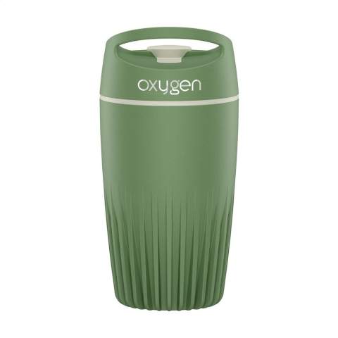 Reusable coffee mug from the BE O Lifestyle brand. A cup made from vegetable fats and oils derived from waste collected from catering establishments in the Netherlands. 100% recyclable. Odour- and taste-neutral. This spill proof designer cup is lightweight, easy to carry and comfortable to use. Fits in almost any coffee holder. Ideal on the go. EU-certified. Dishwasher-safe up to 65°C. Washing by hand is recommended to preserve the imprint. Capacity 340 ml. Dutch design. Made in Europe.