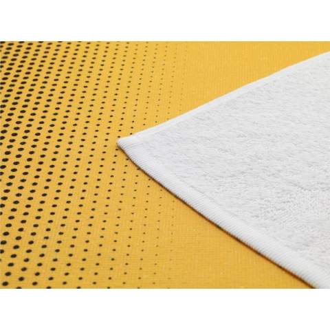 Luxe handdoek inclusief je eigen unieke full colour opdruk. Bestaat uit 30% RPET, 10% polyester en 60% katoen (350 g/m²). De handdoek is licht in gewicht en absorbeert prima. Comfortabel en zacht. Per stuk verpakt in cellofaan.