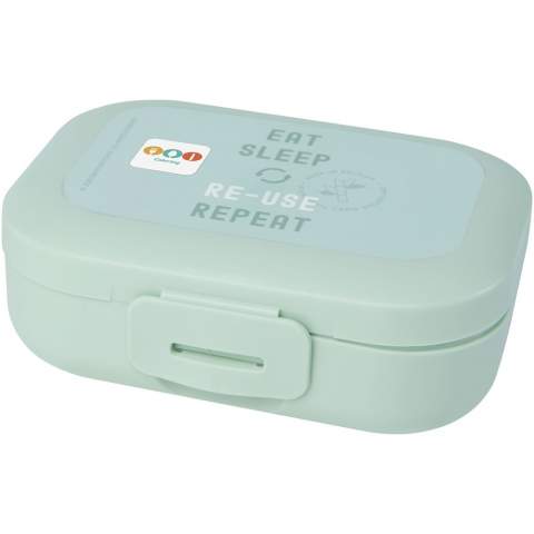 Die 250-ml- Bio-Clip Snackbox von Amuse Plus ist ideal für die Mitnahme von kleinen Snacks. Sie besteht zu 37 % aus Zuckerrohr, einem nachhaltigen und erneuerbaren Rohstoff. Eine perfekte, umweltfreundliche Alternative zu herkömmlichen Snackboxen aus Plastik. An der Seite befindet sich ein stabiler Clip, der die Snackbox unterwegs sicher verschlossen hält. Spülmaschinenfest. BPA-frei. 
