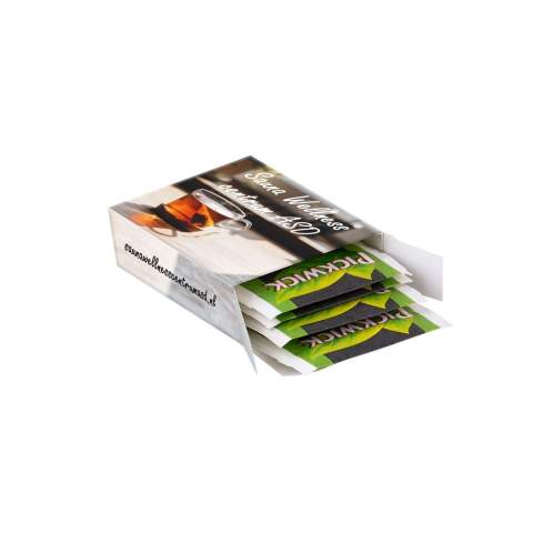 Doosje all-over full colour bedrukt met 4 zakjes thee. Standaard met Pickwick English thee, andere smaken zijn tegen meerprijs leverbaar.
