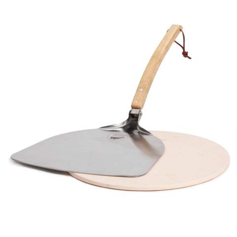 Get the perfect pizza with this kit from Orrefors Hunting. The pizza stone ensures a crispy base and the included, collapsible pizza shovel makes handling the pizzas easy. Everything comes in a pizza box. Orrefors Hunting products are solid and sturdy quality products that you can use anywhere and anytime, designed for people who like to be outdoors and in nature.