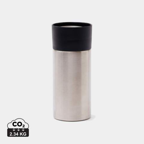 Une solution simple pour améliorer votre quotidien est de vous procurer une tasse à emporter qui peut être ouverte d'une seule main. Toujours en déplacement ? Alors cette tasse sera votre préférée, elle préserve la fraîcheur et la chaleur pendant 6 heures. Elle est fabriquée en acier 18/8 et, grâce à ce choix de matériau, ni l'odeur ni le goût ne resteront dans la tasse. Laver à la main uniquement.<br /><br />HoursHot: 6<br />HoursCold: 6