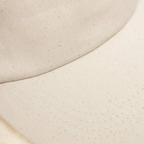 Nie wieder Sonnenbrand, mit dieser Legionärscap mit flachem Schirm
und Nackenschutz! Die Baumwollcap mit fünf Panelen, Snapstrap und Stirnverstärkung kann mit einem Transferdruck veredelt werden. Perfekt für heiße Sommertage!
