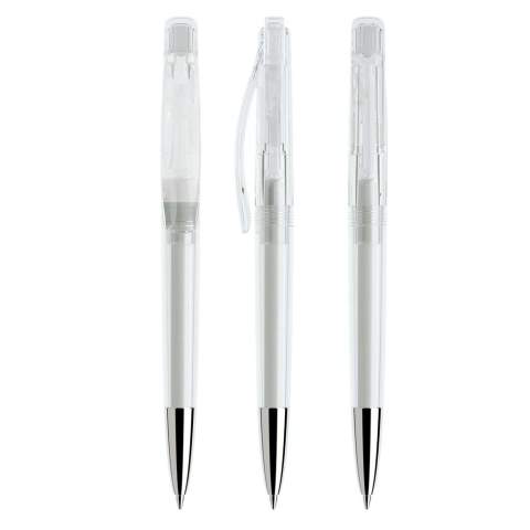 De langgerekte drukknop volgt zijn eigen lijn. Zoals altijd bij Prodir zijn de onderdelen ontworpen voor maximale sterkte. Dit zorgt voor een reeks schitterende kleuren en aangename zwaarte in de hand. Extra maatwerk is mogelijk dankzij de gekleurde steek van de dop.