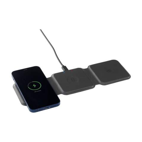 Faltbares 3-in-1-Schnellladegerät aus recyceltem PU. Das ideale drahtlose Ladegerät zum schnellen und gleichzeitigen Aufladen von Smartphone, Ohrhörern und Smartwatch. Faltbar und kompakt. Ausgestattet mit einem magnetischem Apple Watch-Bereich zum kabellosen Laden mit 2,5 W – nur kompatibel mit Apple Watches. TWS-Ohrhörer haben eine kabellose Leistung von 3 W. Eingang: Typ-C 9 V/3 A. Drahtloser Ausgang: 15 W. Überall einsetzbar und ideal für unterwegs. Inklusive Schutzhülle aus recyceltem PU mit Kordelzug. Inklusive eines schwarzen rTPE-Ladekabels mit Typ-C-Anschluss, A/C-Verbinder und Gebrauchsanweisung. RCS-zertifiziert. Gesamtes recyceltes Material: 44%. Wird einzeln in einem Kraftkarton geliefert.