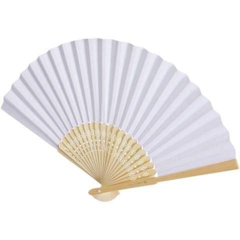 Éventail en bambou et papier, disponible dans une large gamme de couleurs.