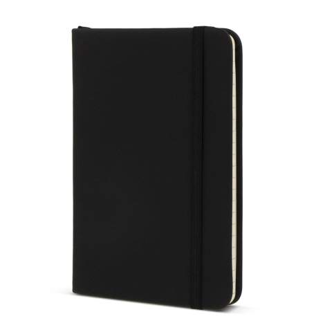 Voici notre carnet A6 avec des pages FSC ! Fabriqué à partir de matériaux R-PET/PU respectueux de l'environnement, c'est votre compagnon durable pour noter vos idées et vos notes. Chaque page que vous remplissez a un impact positif.